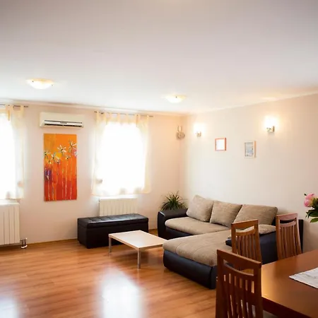 Beautiful Holiday House Emma With Private Pool Сasa de vacaciones Kanfanar