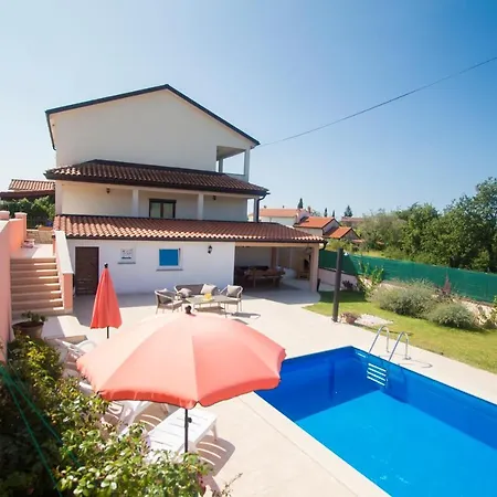Beautiful Holiday House Emma With Private Pool Сasa de vacaciones