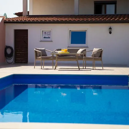 Beautiful Holiday House Emma With Private Pool Сasa de vacaciones