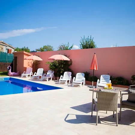 Beautiful Holiday House Emma With Private Pool Сasa de vacaciones Kanfanar
